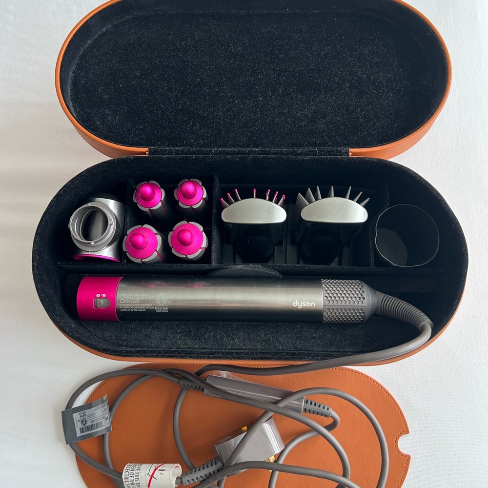 Dyson Airwrap with Travel Pouch Curler Paddle Brush